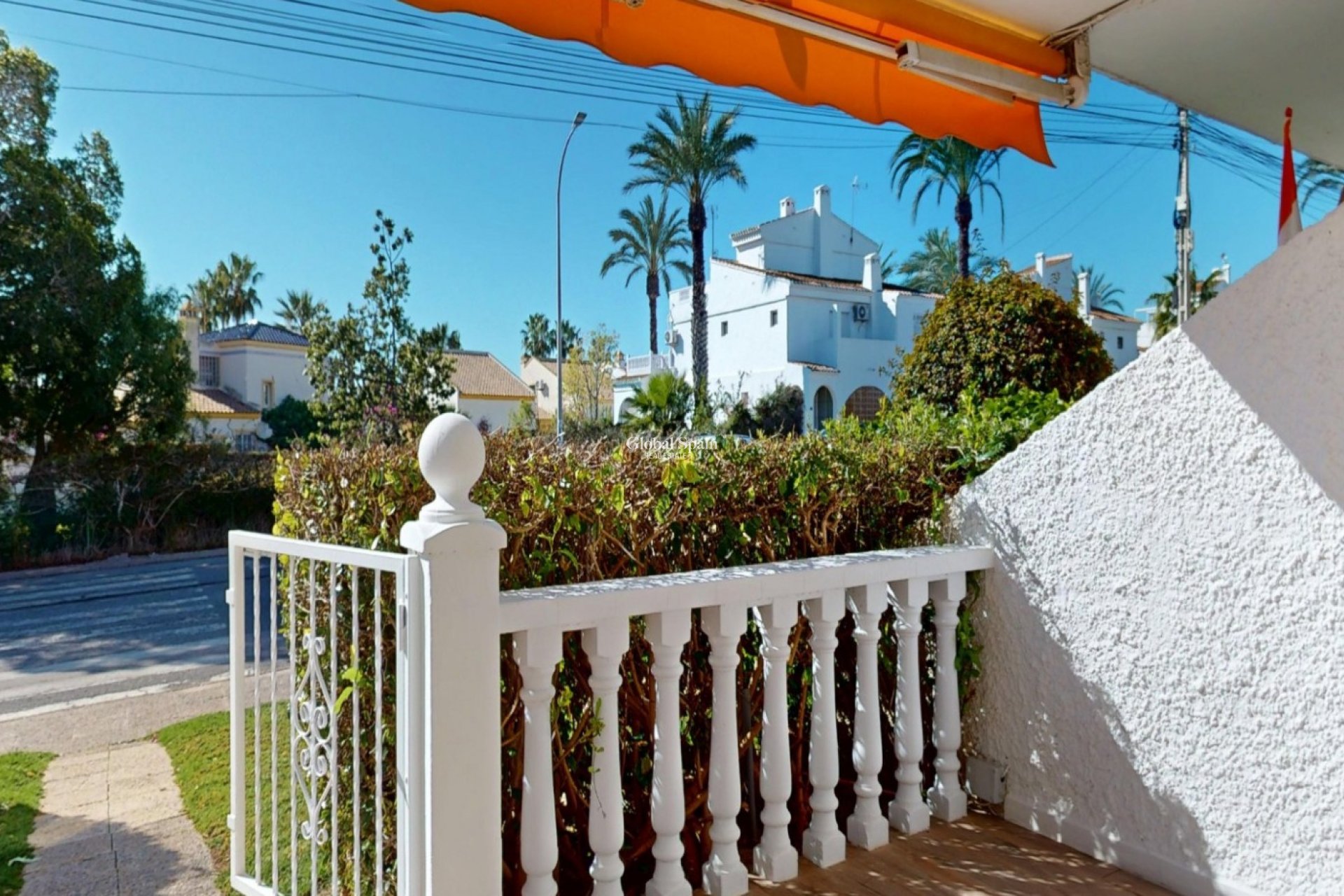 Wiederverkauf - WOHNUNG -
ORIHUELA COSTA - VILLAMARTÍN