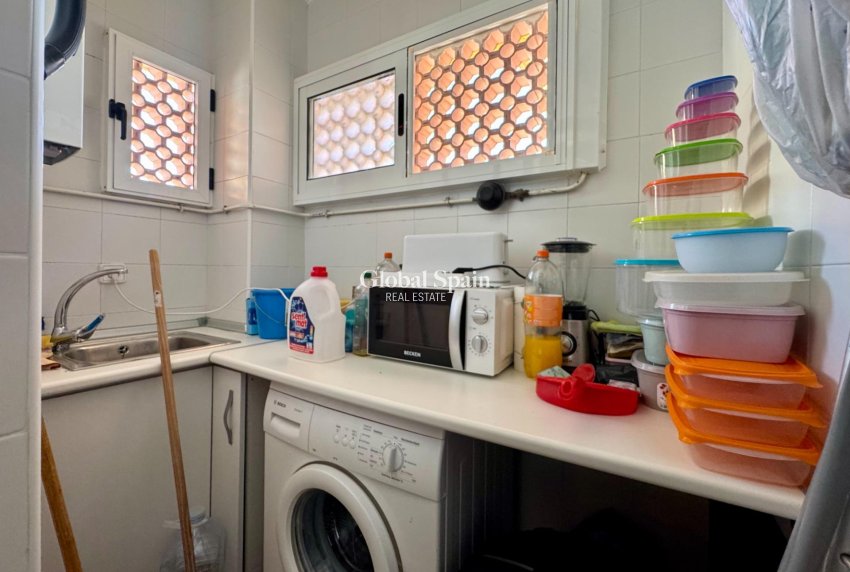 Wiederverkauf - WOHNUNG -
ORIHUELA COSTA - VILLAMARTÍN