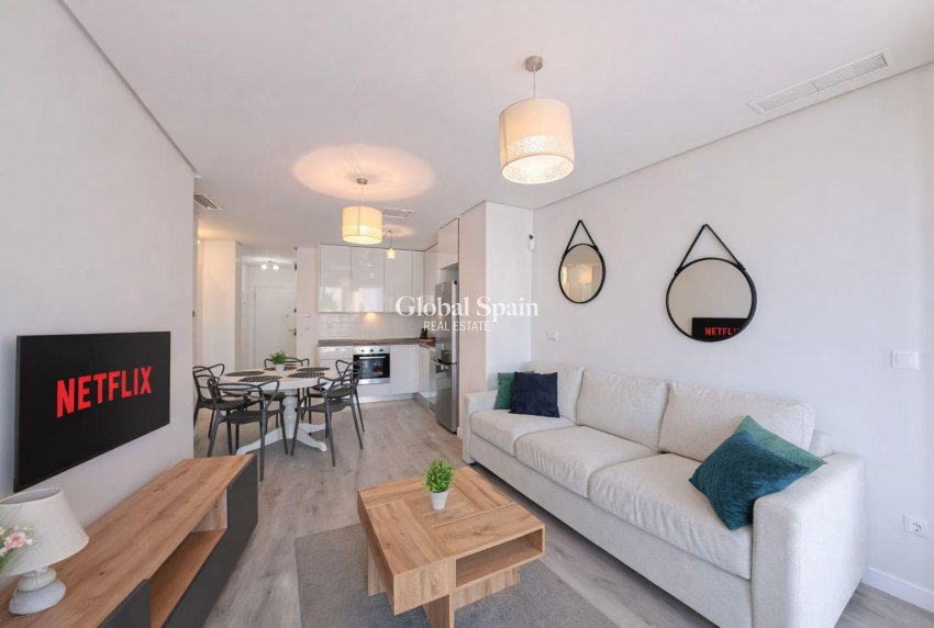 Wiederverkauf - WOHNUNG -
ORIHUELA COSTA - VILLAMARTÍN