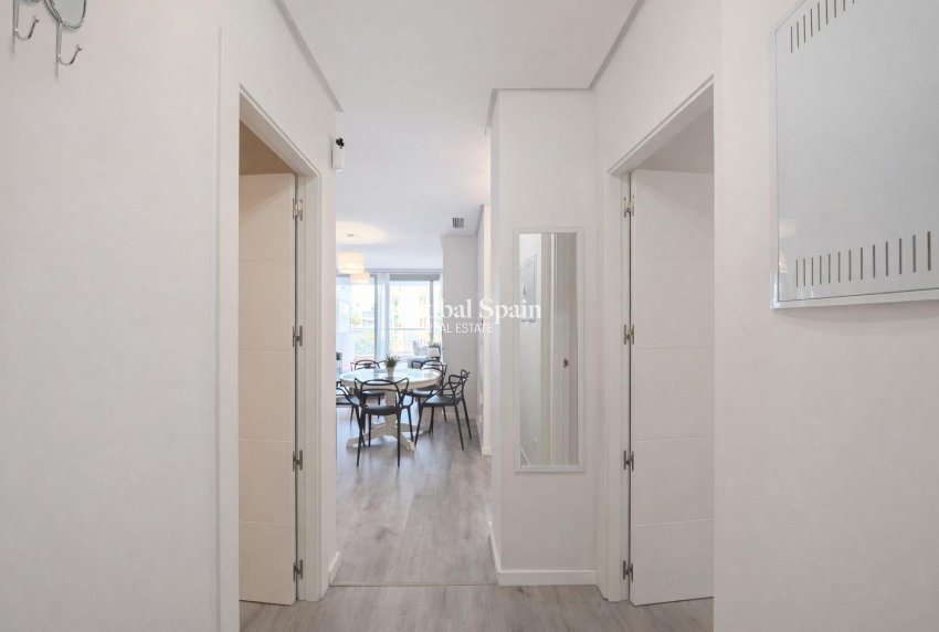 Wiederverkauf - WOHNUNG -
ORIHUELA COSTA - VILLAMARTÍN