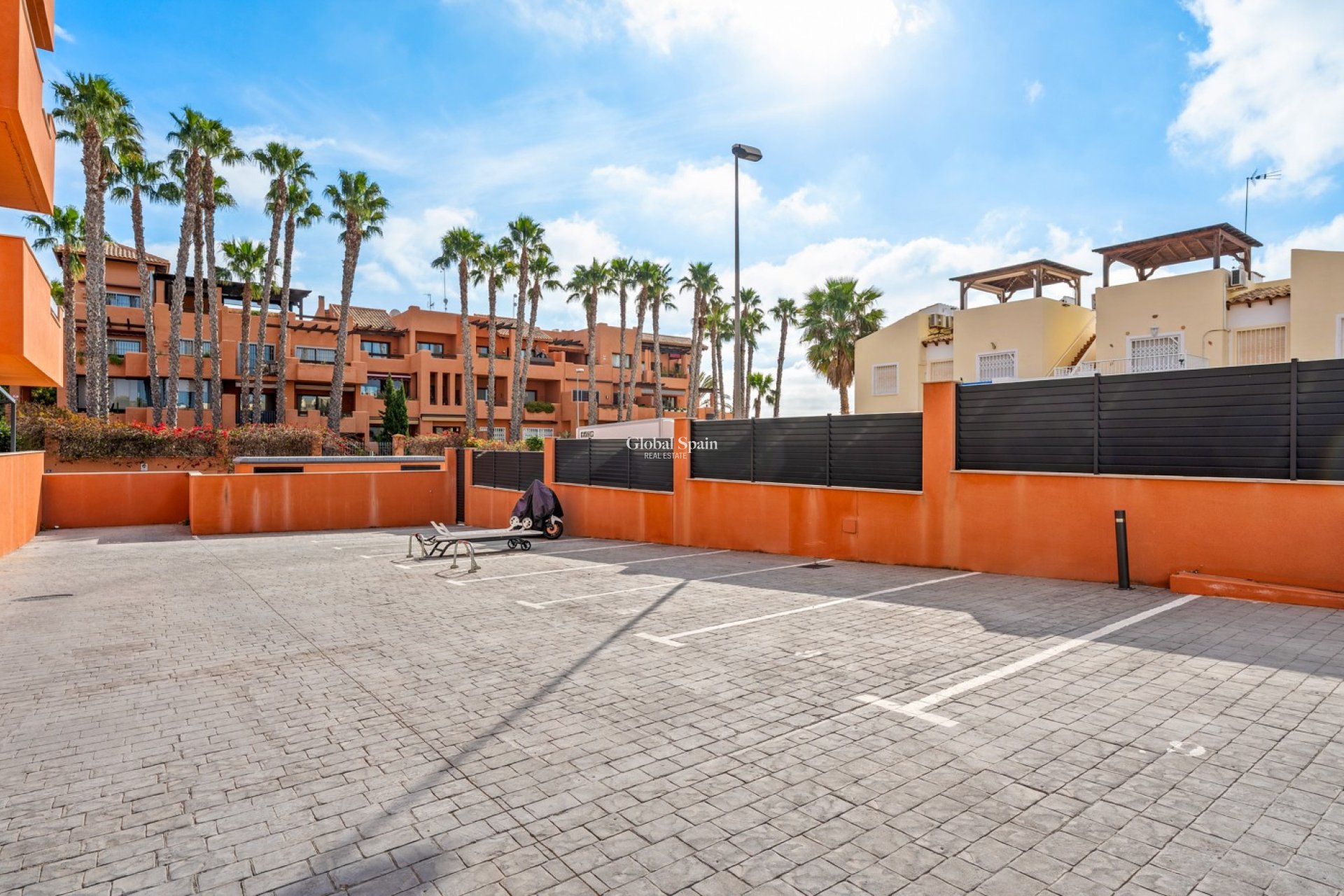 Wiederverkauf - WOHNUNG -
ORIHUELA COSTA - VILLAMARTÍN