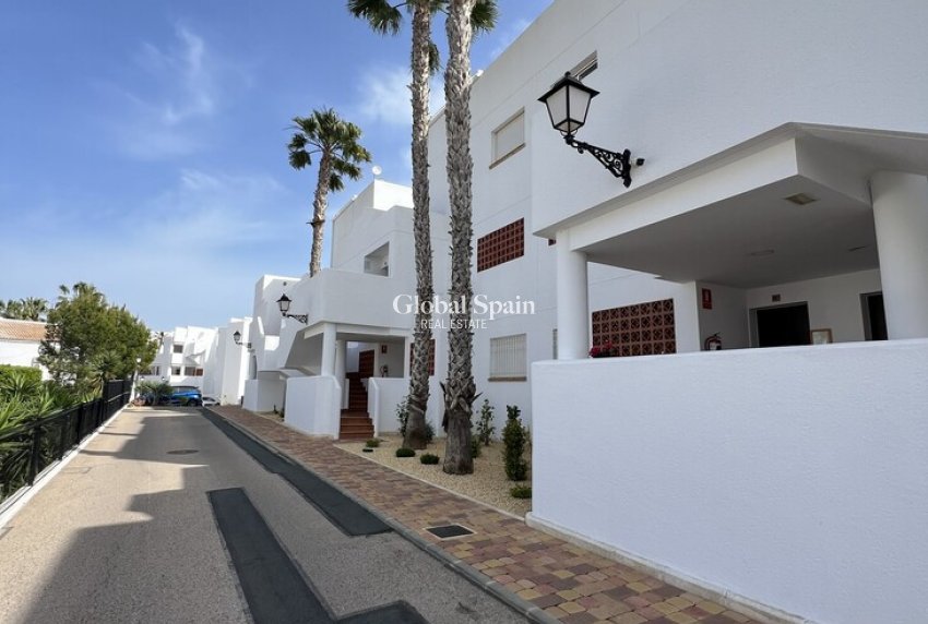 Wiederverkauf - WOHNUNG -
ORIHUELA COSTA - VILLAMARTÍN