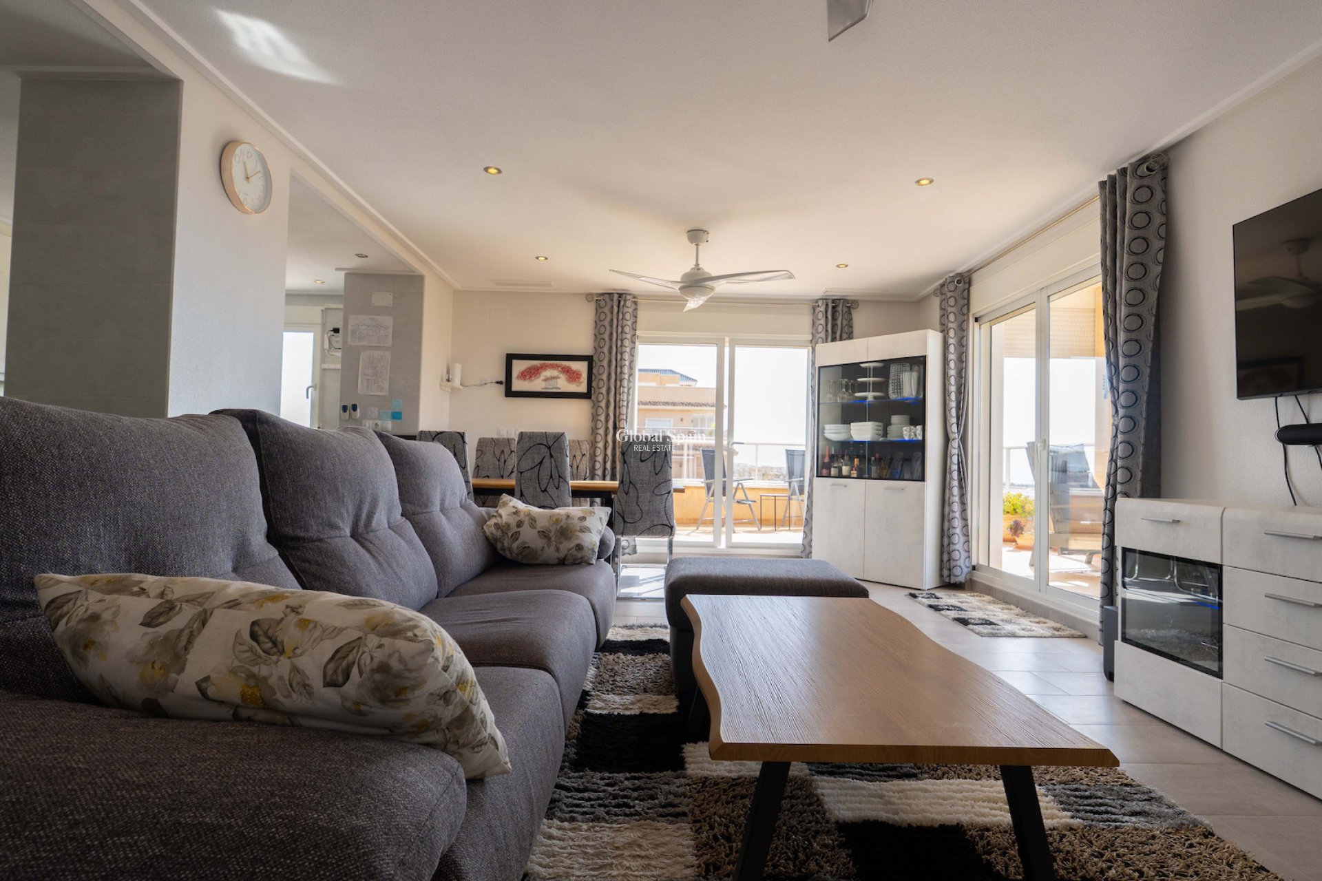 Wiederverkauf - WOHNUNG -
ORIHUELA COSTA - VILLAMARTÍN