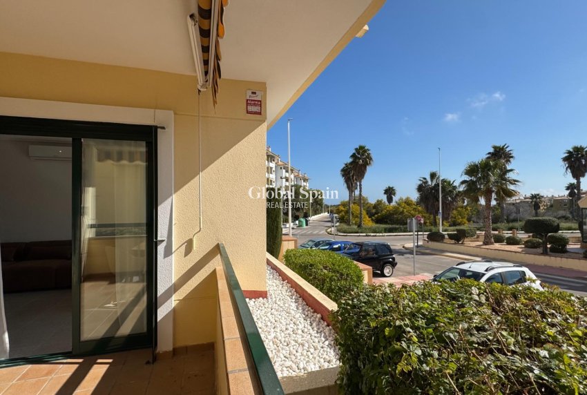 Wiederverkauf - WOHNUNG -
ORIHUELA COSTA - VILLAMARTÍN