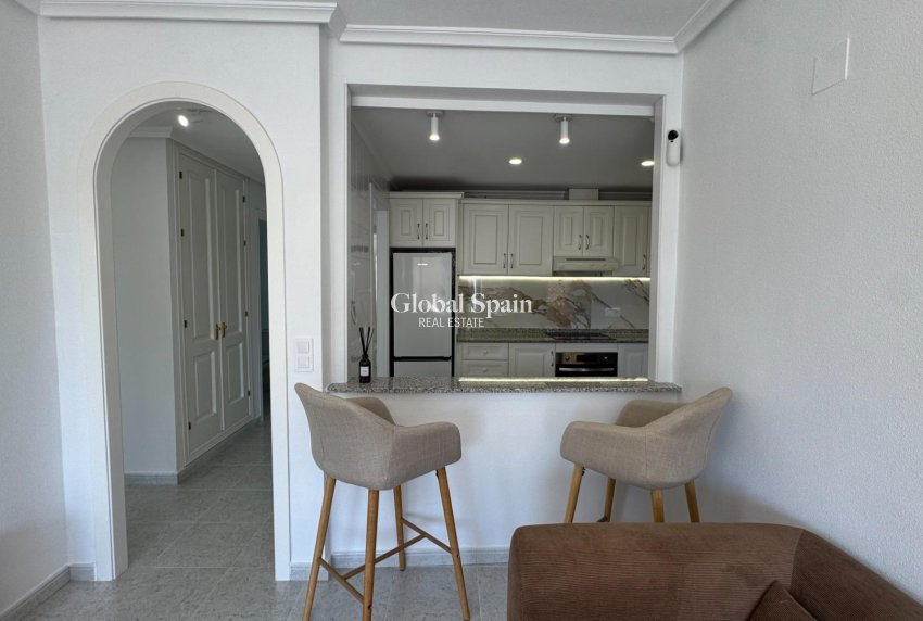 Wiederverkauf - WOHNUNG -
ORIHUELA COSTA - VILLAMARTÍN