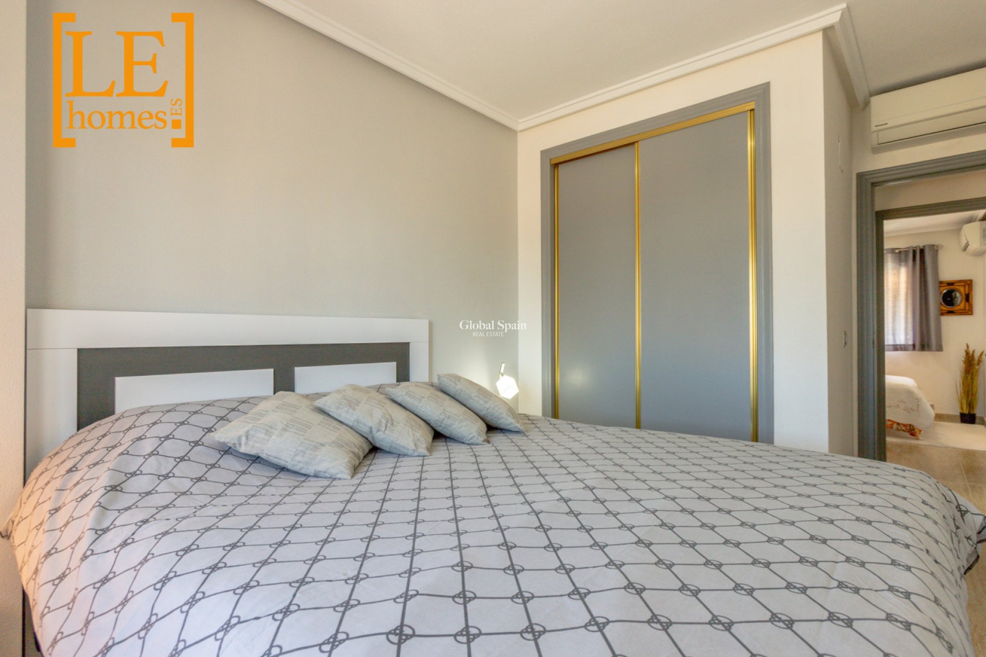 Wiederverkauf - WOHNUNG -
ORIHUELA COSTA - VILLAMARTÍN