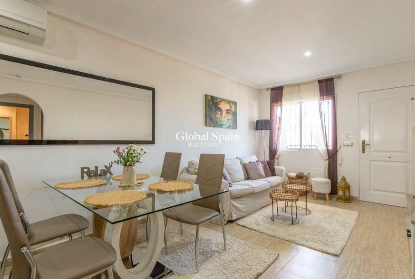 Wiederverkauf - WOHNUNG -
ORIHUELA COSTA - VILLAMARTÍN