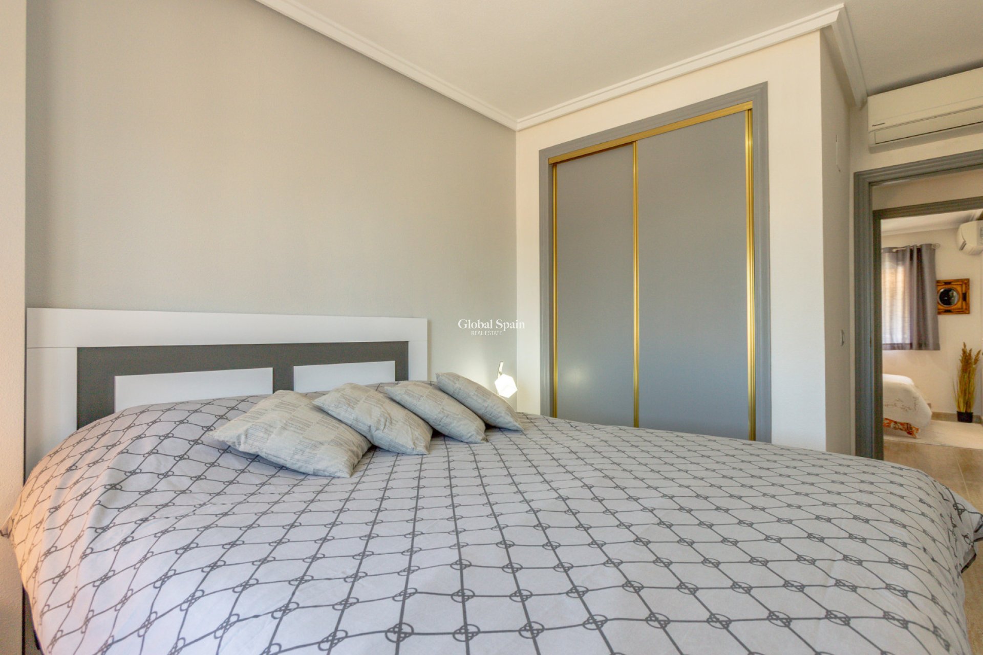 Wiederverkauf - WOHNUNG -
ORIHUELA COSTA - VILLAMARTÍN