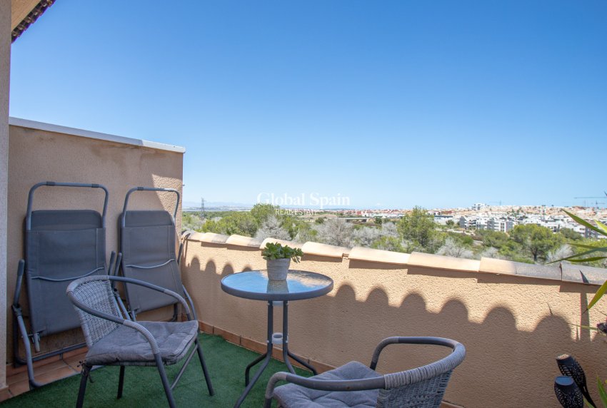 Wiederverkauf - WOHNUNG -
ORIHUELA COSTA - VILLAMARTÍN