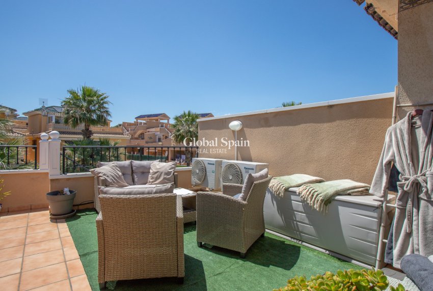 Wiederverkauf - WOHNUNG -
ORIHUELA COSTA - VILLAMARTÍN
