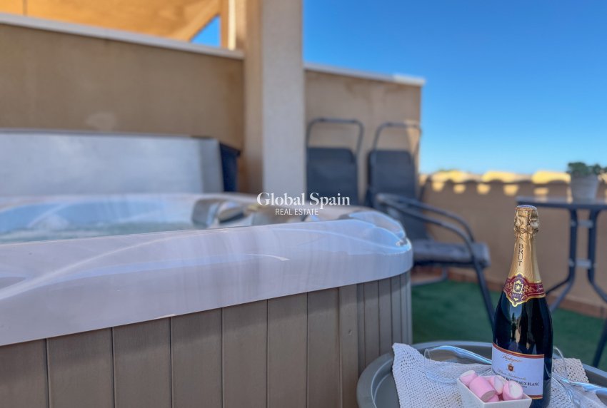 Wiederverkauf - WOHNUNG -
ORIHUELA COSTA - VILLAMARTÍN