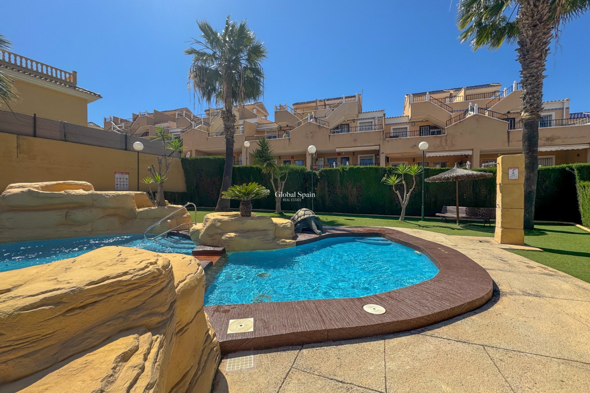 Wiederverkauf - WOHNUNG -
ORIHUELA COSTA - VILLAMARTÍN