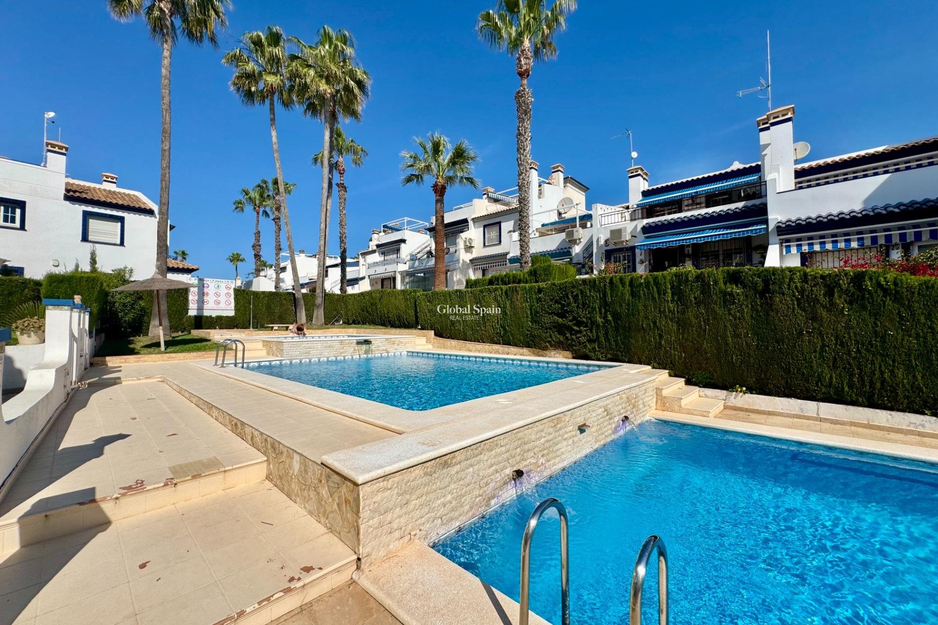 Wiederverkauf - WOHNUNG -
ORIHUELA COSTA - VILLAMARTÍN