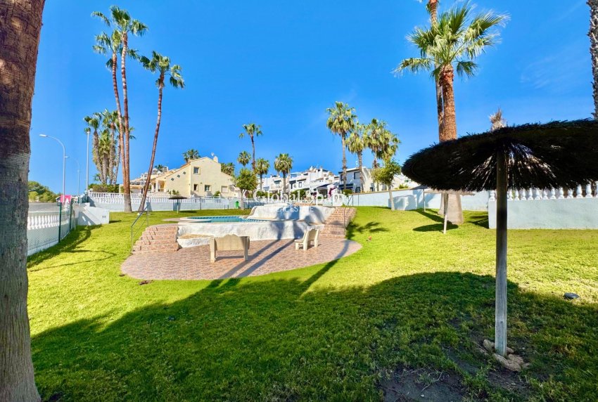 Wiederverkauf - WOHNUNG -
ORIHUELA COSTA - VILLAMARTÍN
