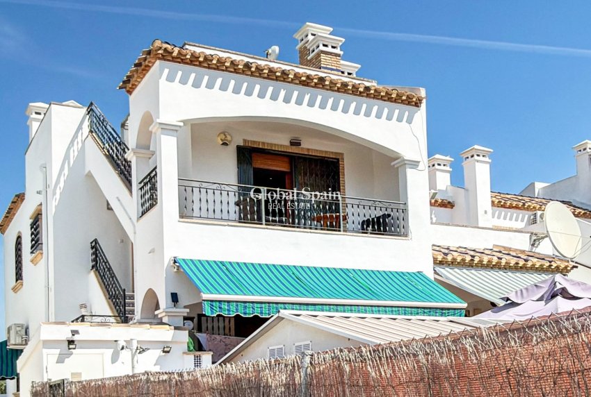 Wiederverkauf - WOHNUNG -
ORIHUELA COSTA - VILLAMARTÍN