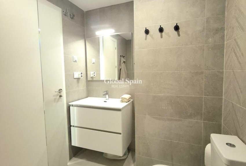 Wiederverkauf - WOHNUNG -
ORIHUELA COSTA - VILLAMARTÍN