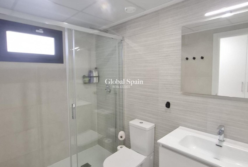 Wiederverkauf - WOHNUNG -
ORIHUELA COSTA - VILLAMARTÍN