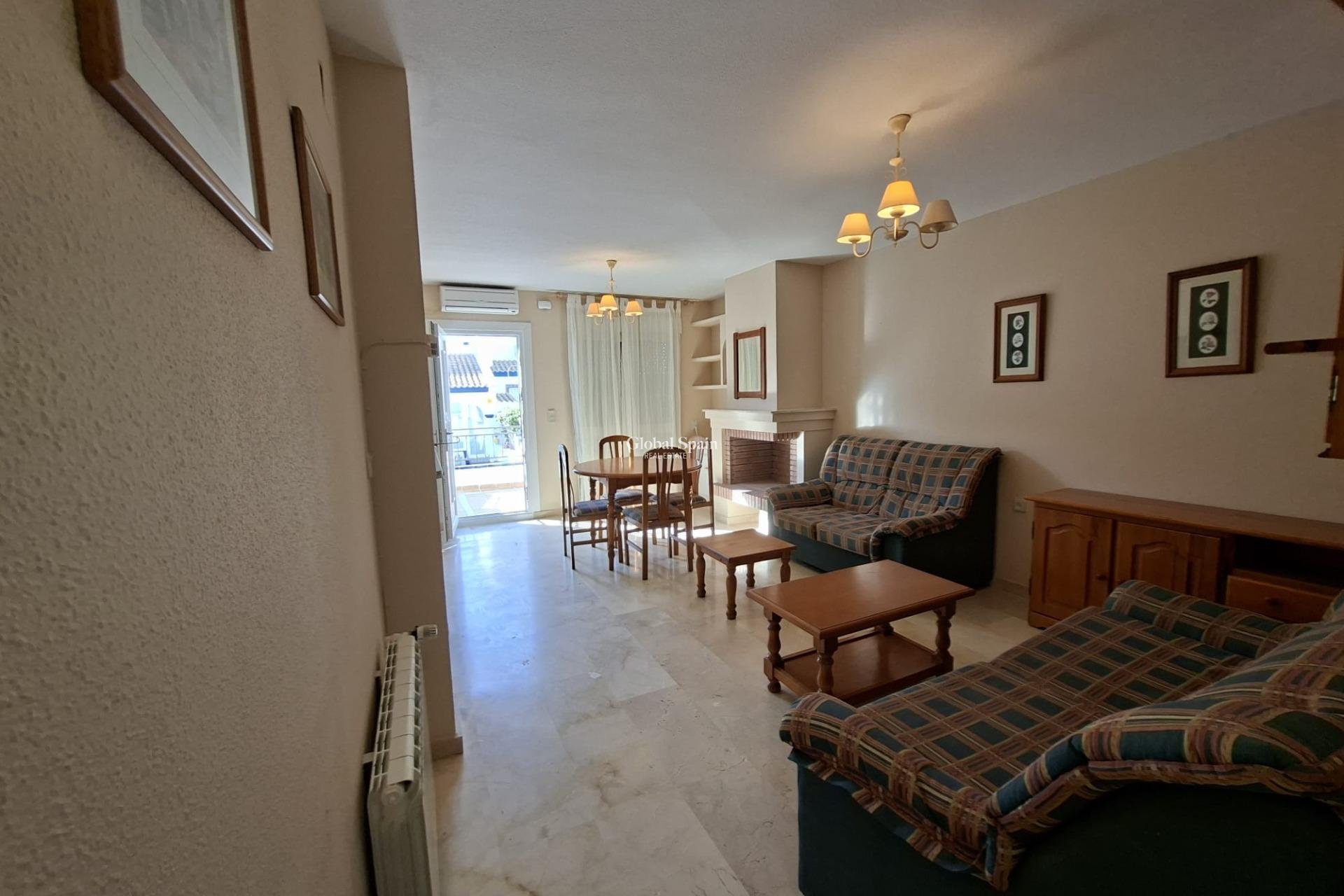 Wiederverkauf - WOHNUNG -
ORIHUELA COSTA - VILLAMARTÍN