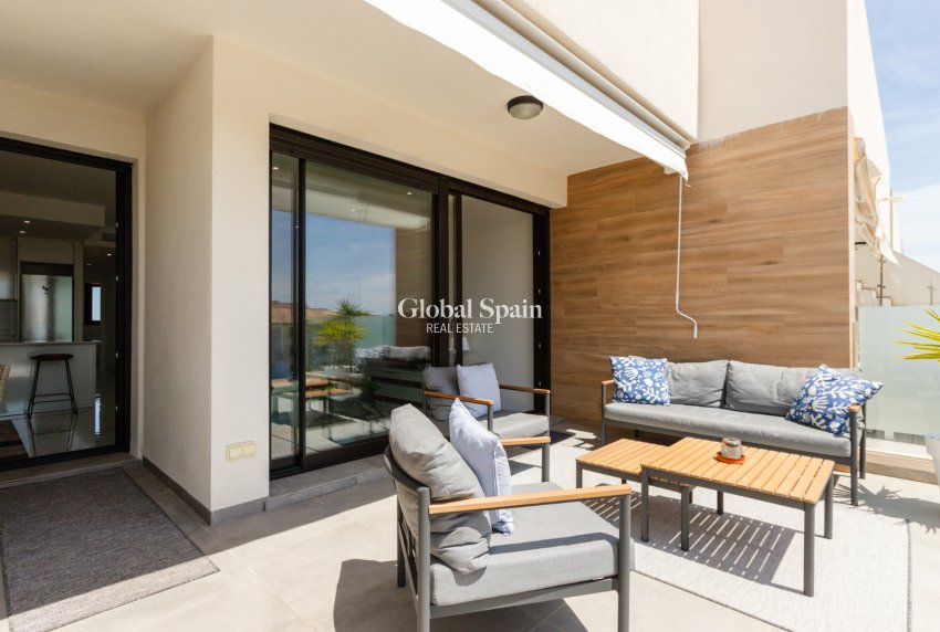 Wiederverkauf - WOHNUNG -
ORIHUELA COSTA - VILLAMARTÍN