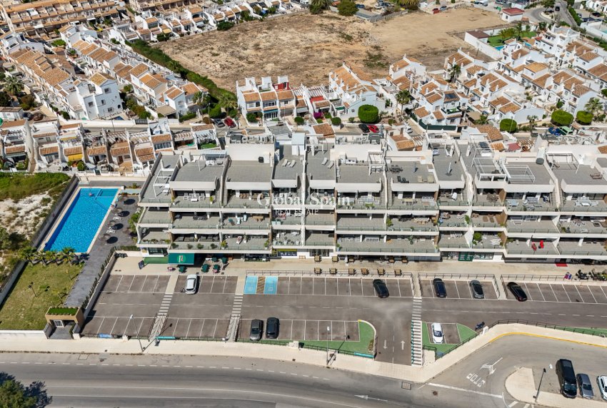 Wiederverkauf - WOHNUNG -
ORIHUELA COSTA - VILLAMARTÍN