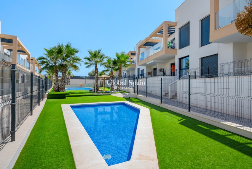 Wiederverkauf - WOHNUNG -
ORIHUELA COSTA - VILLAMARTÍN