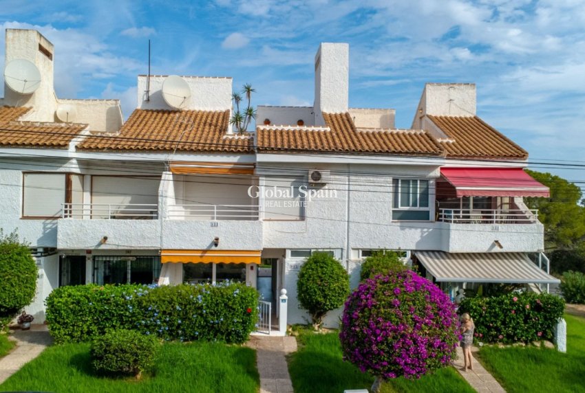 Wiederverkauf - WOHNUNG -
ORIHUELA COSTA - VILLAMARTÍN
