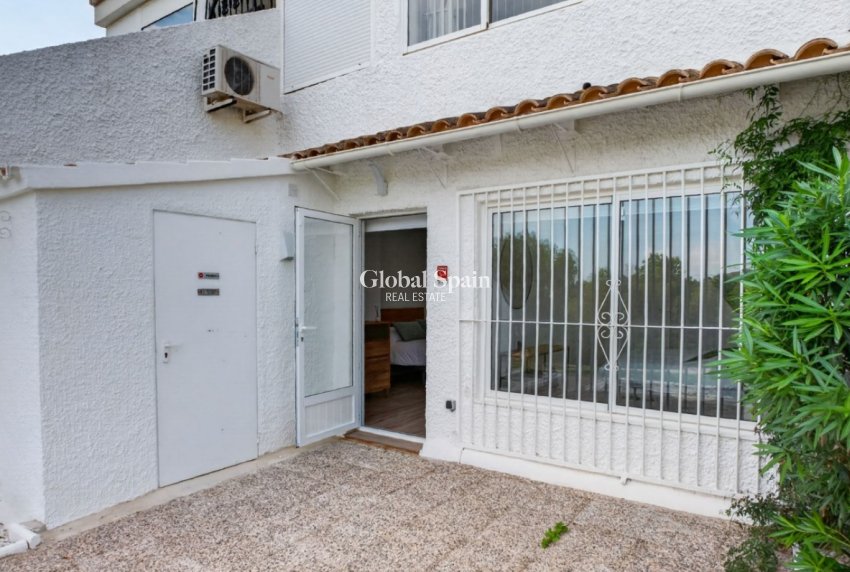 Wiederverkauf - WOHNUNG -
ORIHUELA COSTA - VILLAMARTÍN