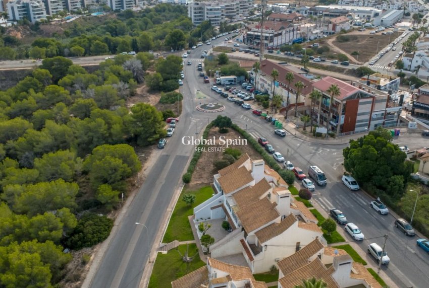 Wiederverkauf - WOHNUNG -
ORIHUELA COSTA - VILLAMARTÍN