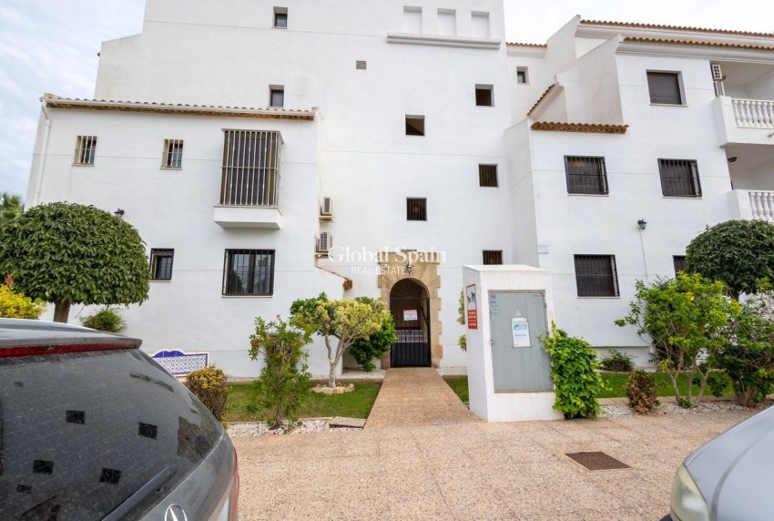 Wiederverkauf - WOHNUNG -
ORIHUELA COSTA - VILLAMARTÍN