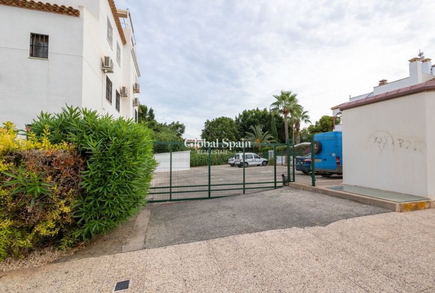 Wiederverkauf - WOHNUNG -
ORIHUELA COSTA - VILLAMARTÍN