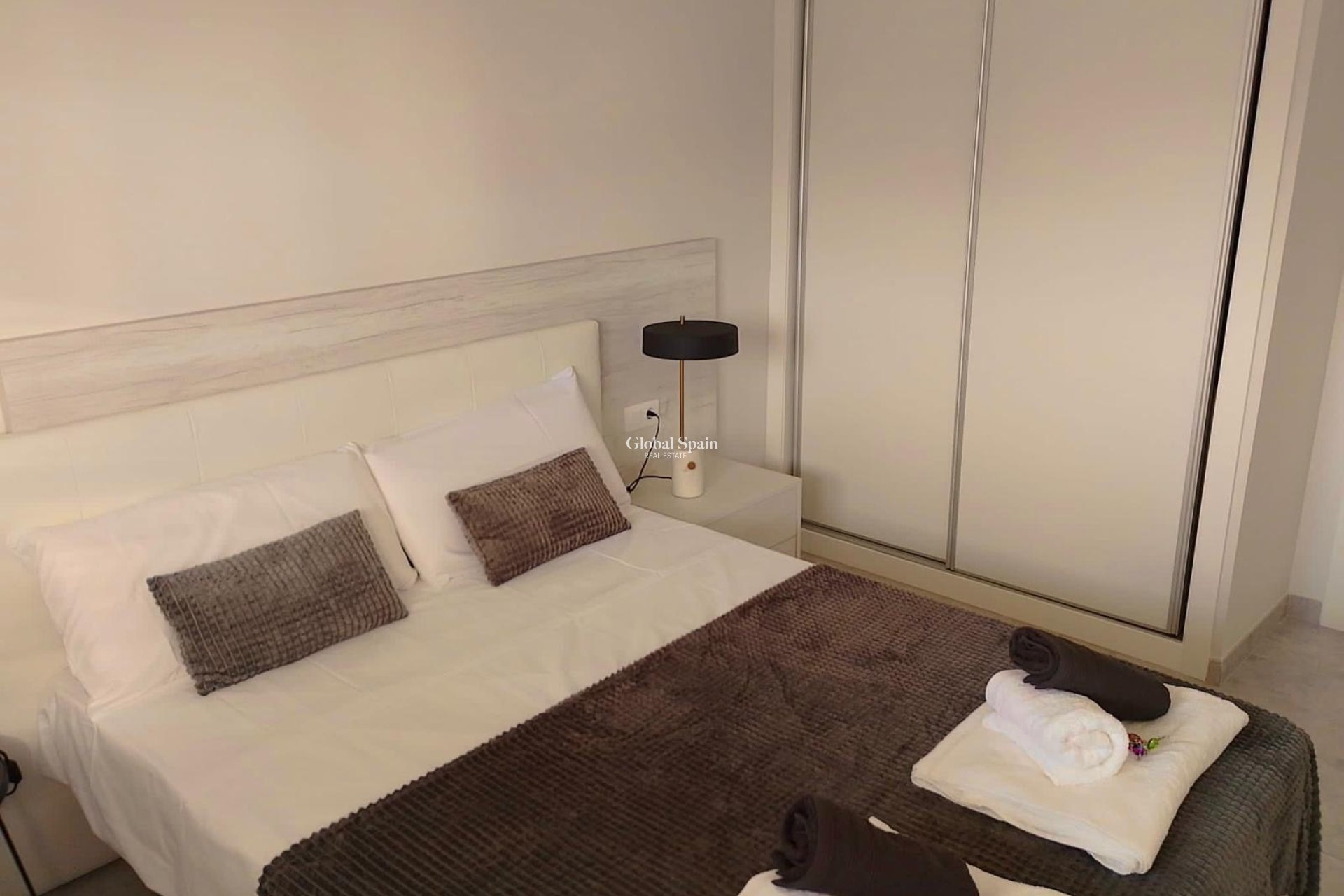 Wiederverkauf - WOHNUNG -
ORIHUELA - Inland