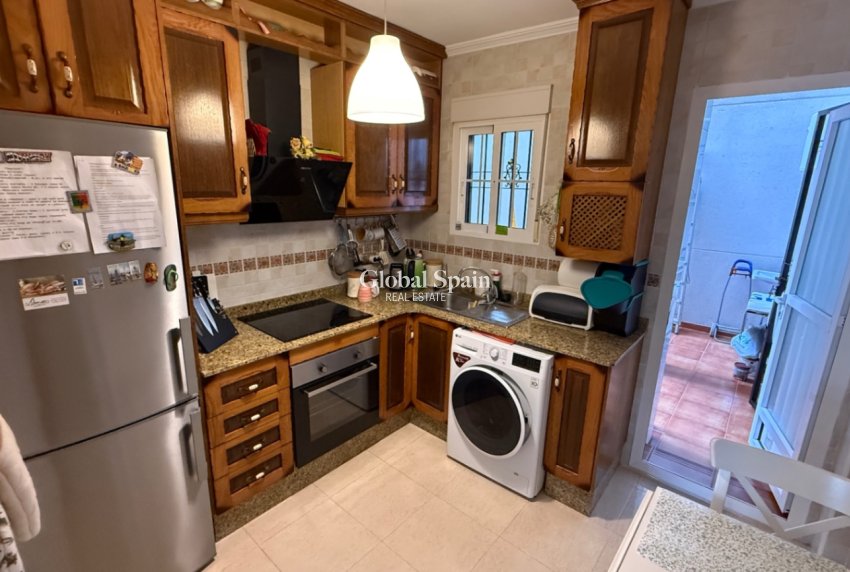 Wiederverkauf - WOHNUNG -
ORIHUELA - Inland