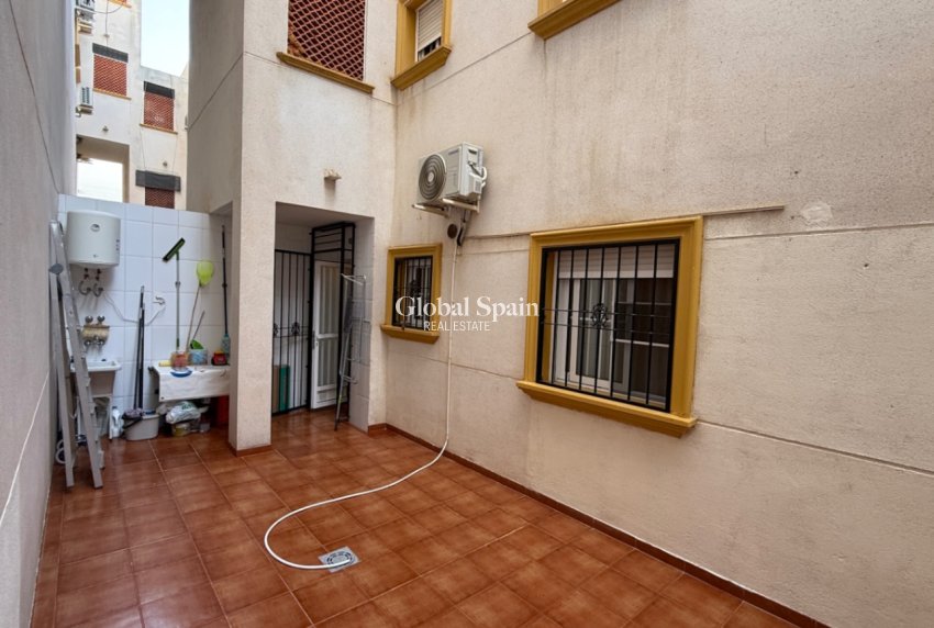 Wiederverkauf - WOHNUNG -
ORIHUELA - Inland