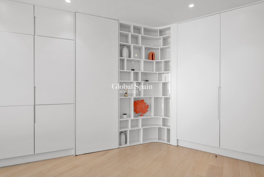 Wiederverkauf - WOHNUNG -
ORIHUELA - Inland