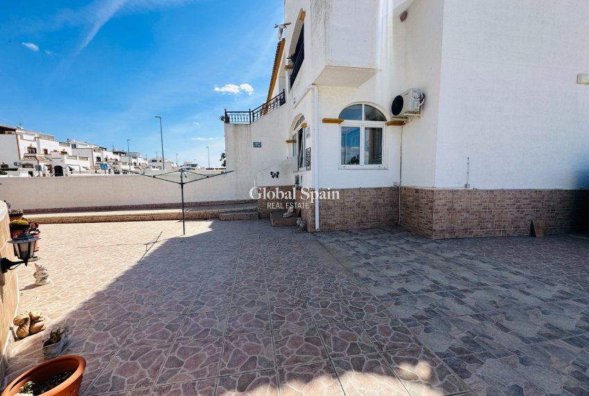 Wiederverkauf - WOHNUNG -
ORIHUELA - Inland