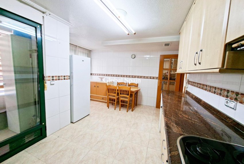 Wiederverkauf - WOHNUNG -
ORIHUELA - Inland