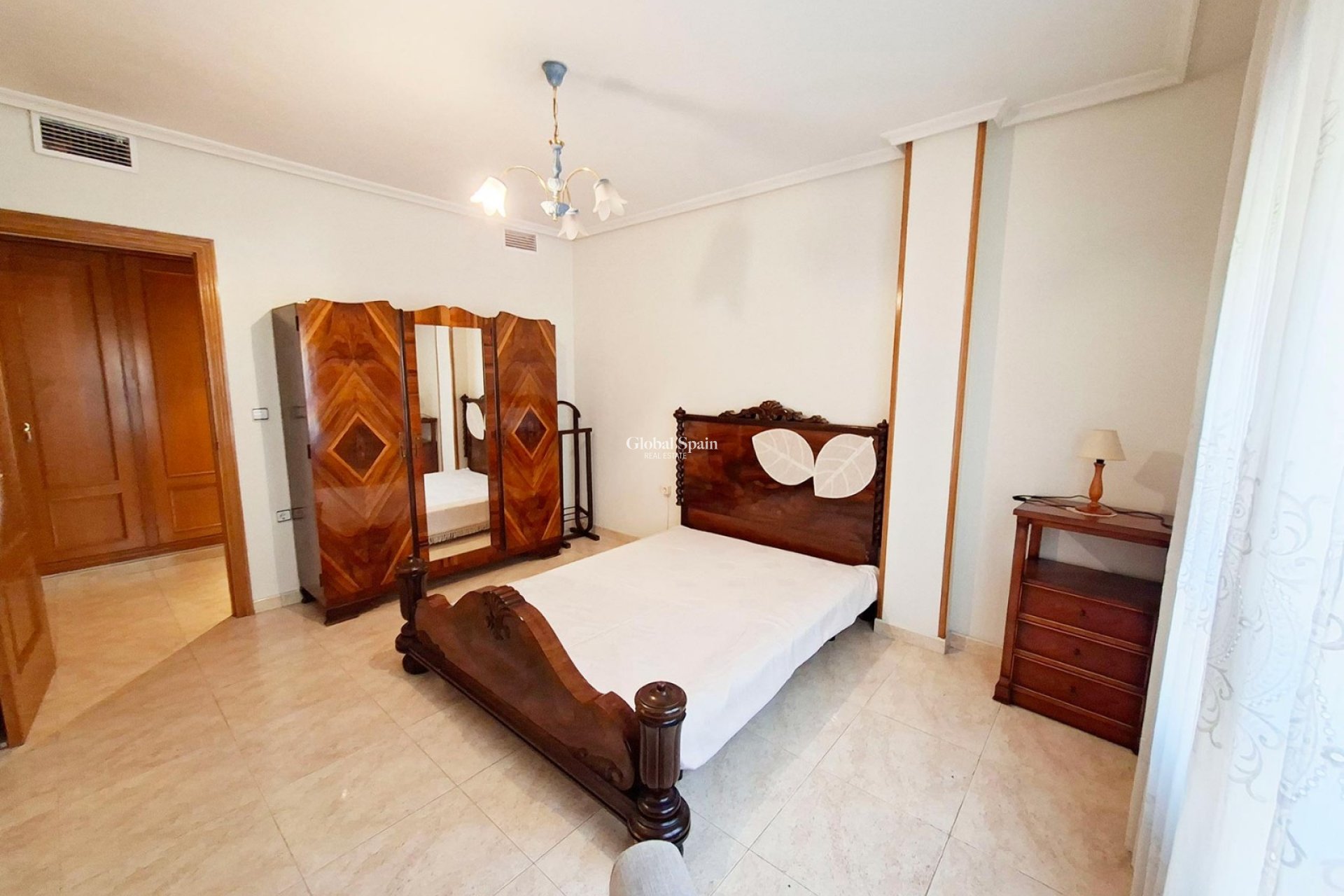Wiederverkauf - WOHNUNG -
ORIHUELA - Inland