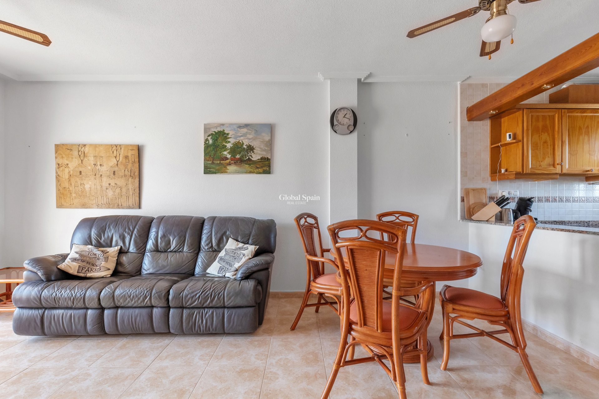 Wiederverkauf - WOHNUNG -
ORIHUELA - Inland