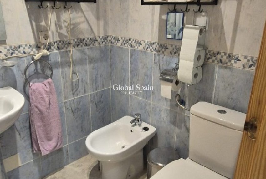 Wiederverkauf - WOHNUNG -
ORIHUELA - La Matanza