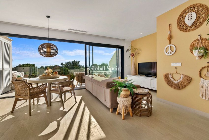 Wiederverkauf - WOHNUNG -
ORIHUELA - LAS COLINAS GOLF RESORT