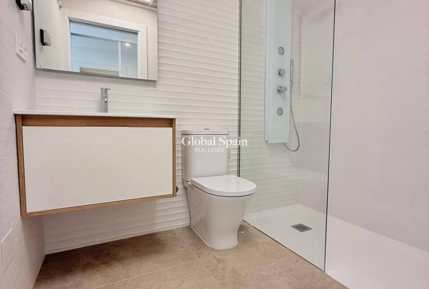 Wiederverkauf - WOHNUNG -
ORIHUELA - Urbanización Perla del Mar