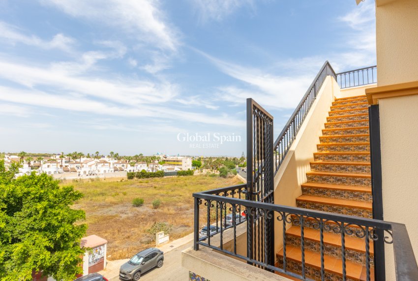 Wiederverkauf - WOHNUNG -
ORIHUELA - VILLAMARTÍN