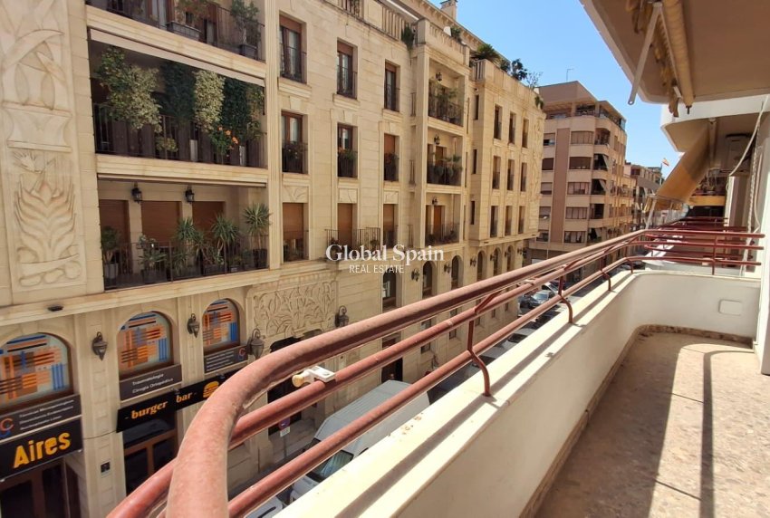 Wiederverkauf - WOHNUNG -
ORIHUELA - Zona Centro