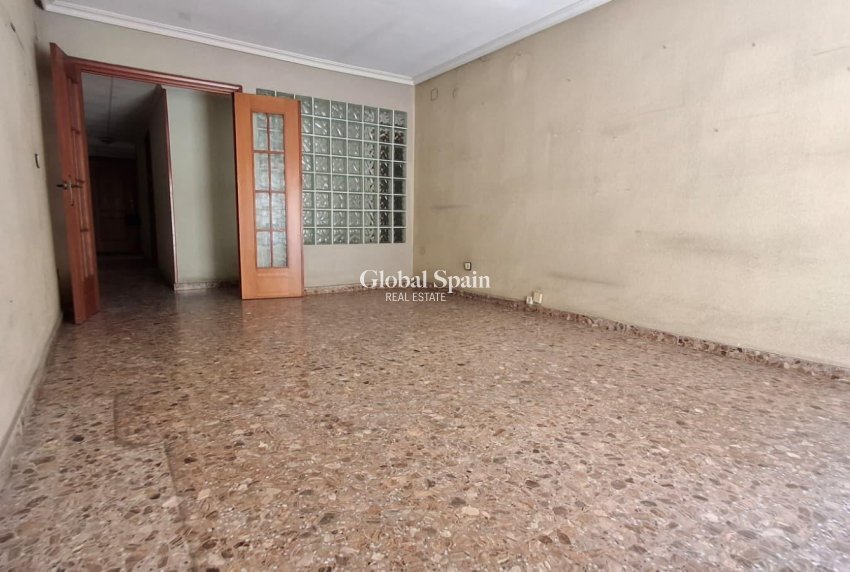 Wiederverkauf - WOHNUNG -
ORIHUELA - Zona Centro