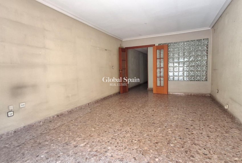Wiederverkauf - WOHNUNG -
ORIHUELA - Zona Centro