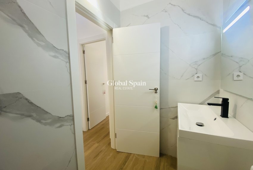 Wiederverkauf - WOHNUNG -
PLAYA FLAMENCA - Costa Blanca