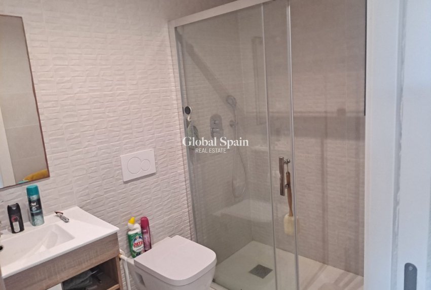 Wiederverkauf - WOHNUNG -
PLAYA FLAMENCA - Costa Blanca