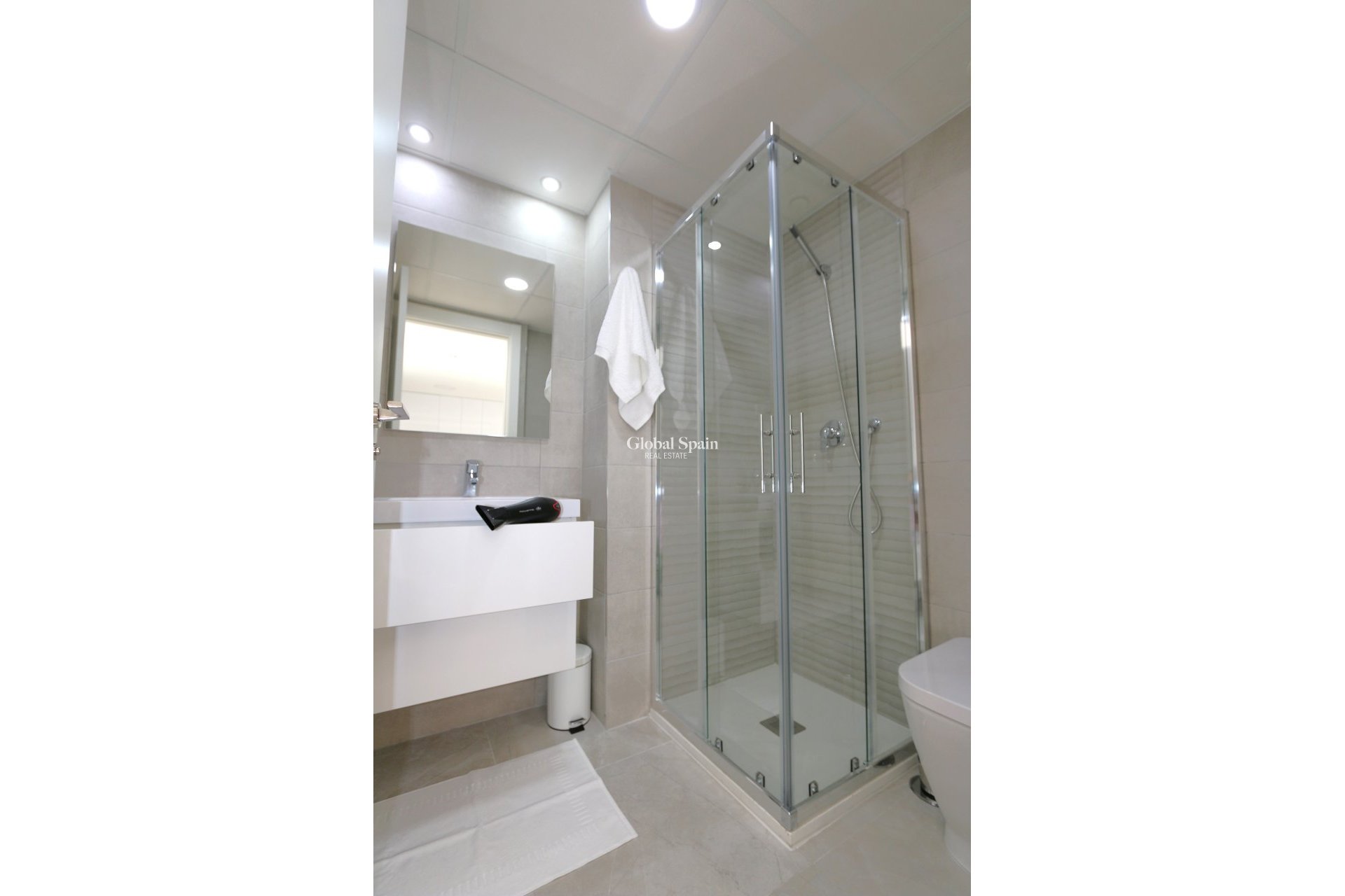 Wiederverkauf - WOHNUNG -
PLAYA FLAMENCA - Costa Blanca