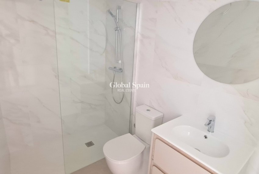 Wiederverkauf - WOHNUNG -
PLAYA FLAMENCA - Costa Blanca