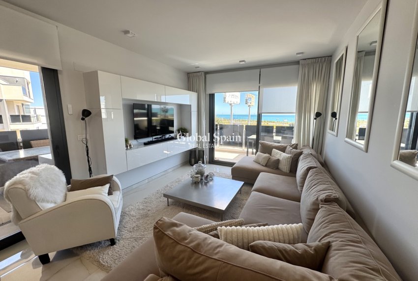 Wiederverkauf - WOHNUNG -
PLAYA FLAMENCA - Costa Blanca